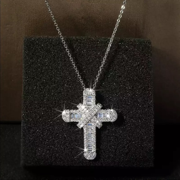 New Women Men Cross Diamond Necklace - Picture 2 of 7